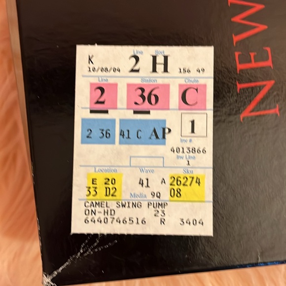 Newport News Camel Swing Pump, Heel New, Size 8 - Picture 9 of 10